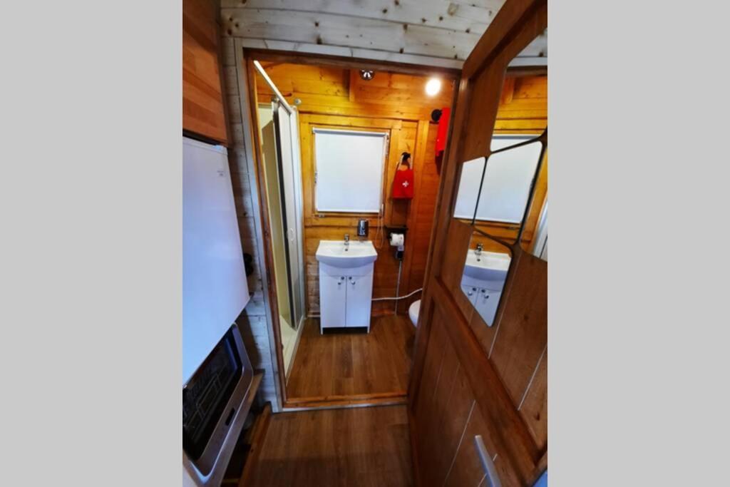 RumikonAutarkes Tiny House Mit Rheinblickアパートメント エクステリア 写真